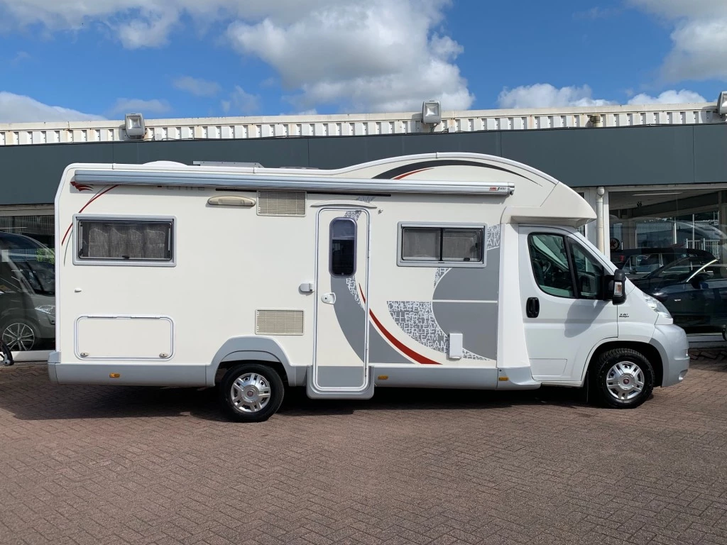 Hoofdafbeelding Roller Team T-line 255 Airco 6x Slaappl. 5 Zitpl.