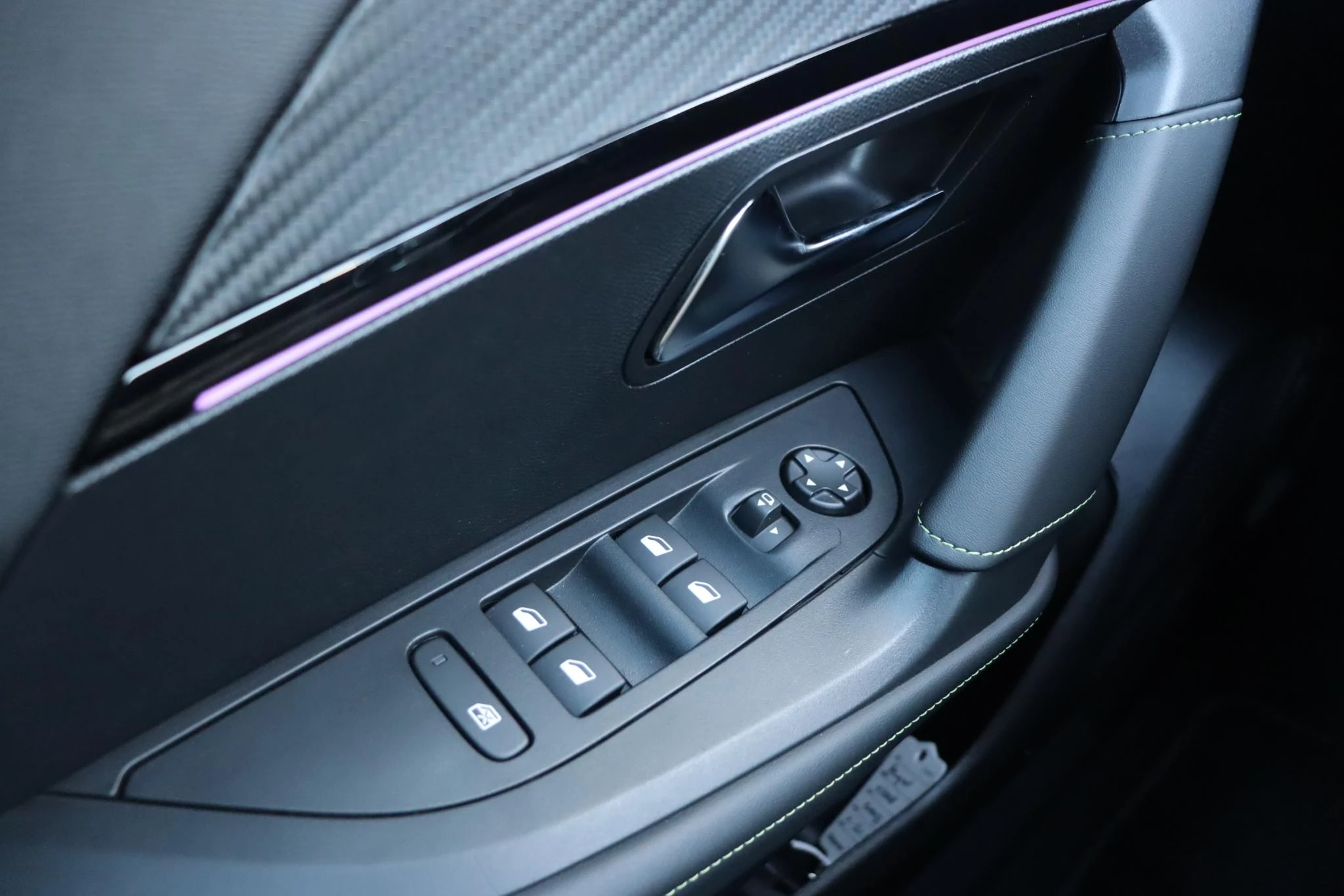 Hoofdafbeelding Peugeot e-2008