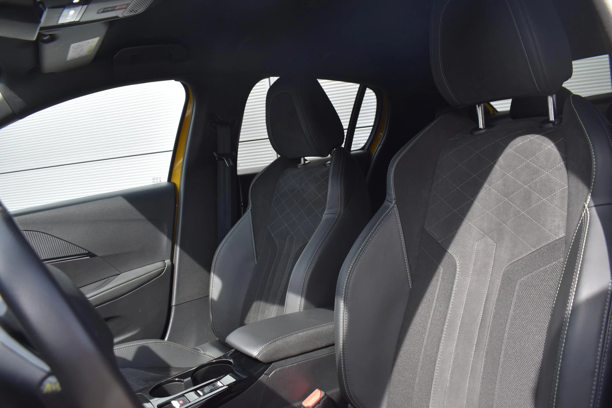 Hoofdafbeelding Peugeot e-208
