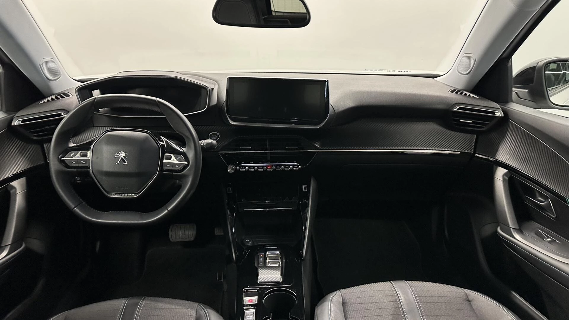 Hoofdafbeelding Peugeot e-2008