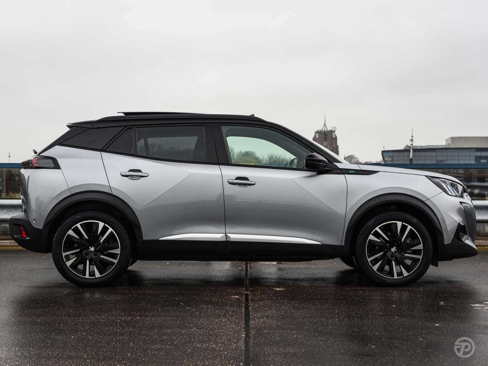 Hoofdafbeelding Peugeot e-2008