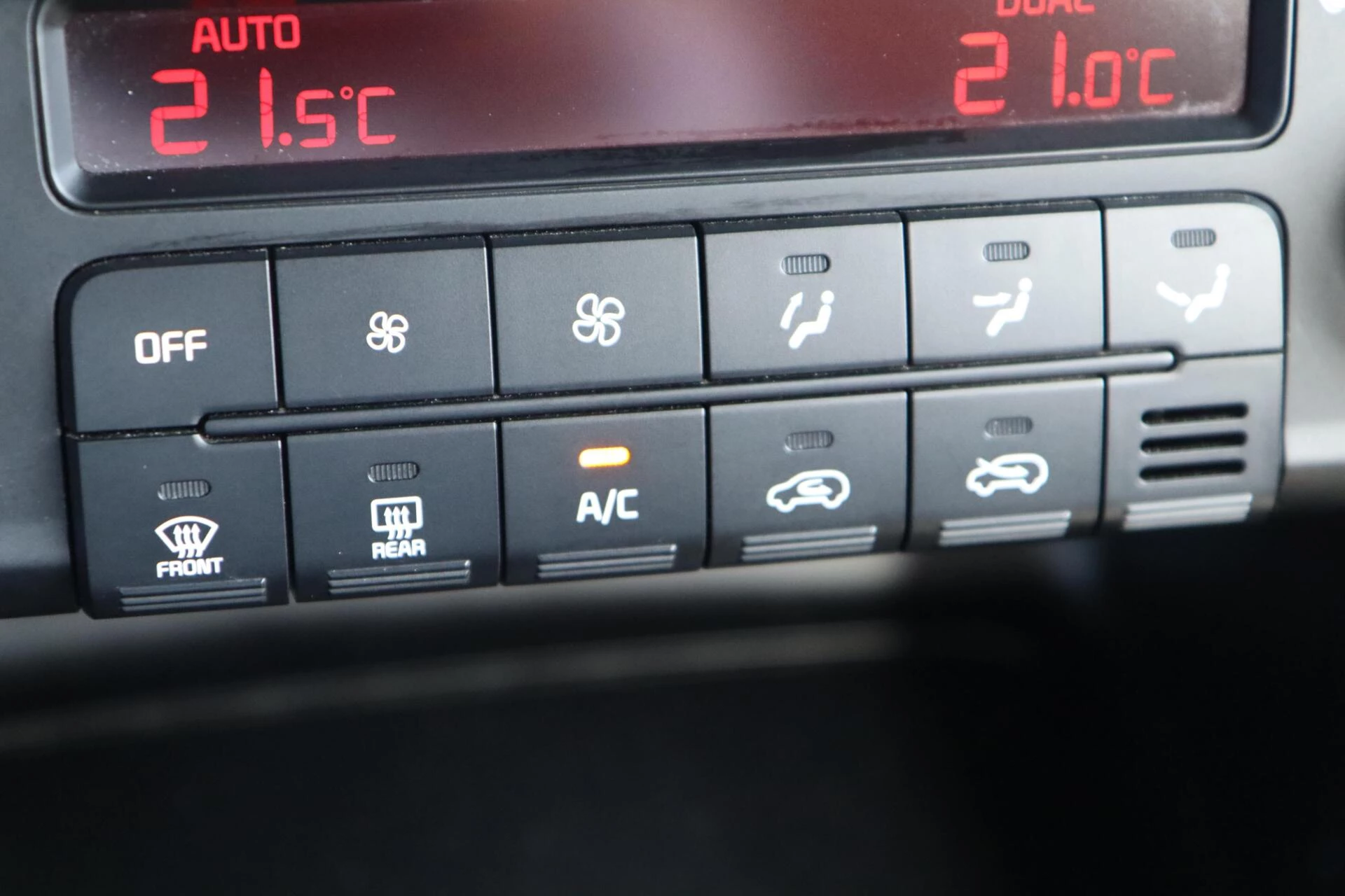 Hoofdafbeelding Kia Carens