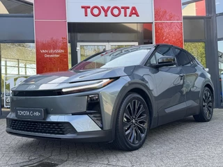 Hoofdafbeelding Toyota C-HR+ Toyota C-HR+ EXECUTIVE AWD 77KWH NIEUW & DIRECT LEVERBAAR! PANO-DAK BLIND-SPOT PARK-SENSOREN 360° CAMERA STOEL/STUURVERW WARMTEPOMP EL-ACHTERKLEP