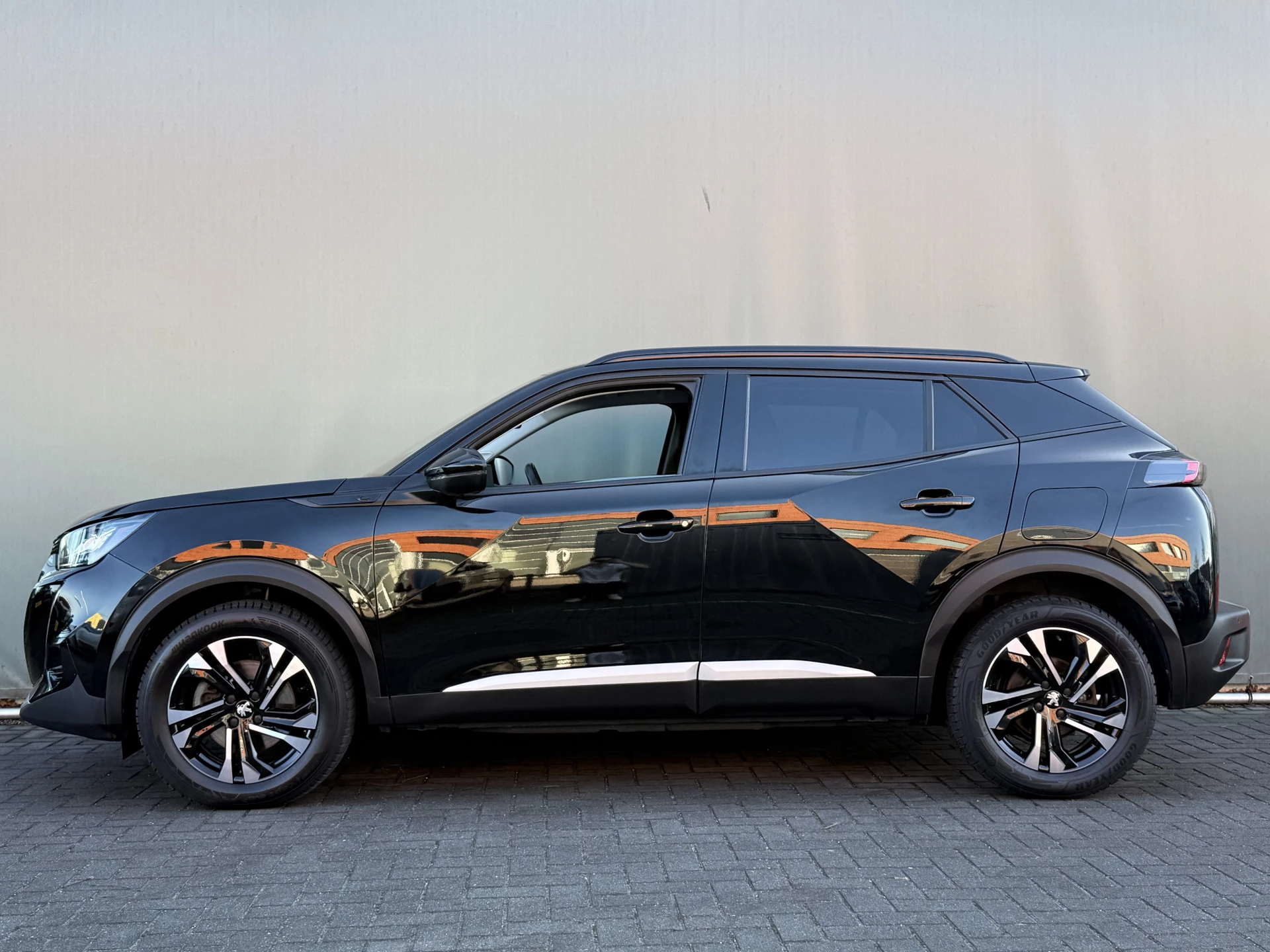 Hoofdafbeelding Peugeot e-2008