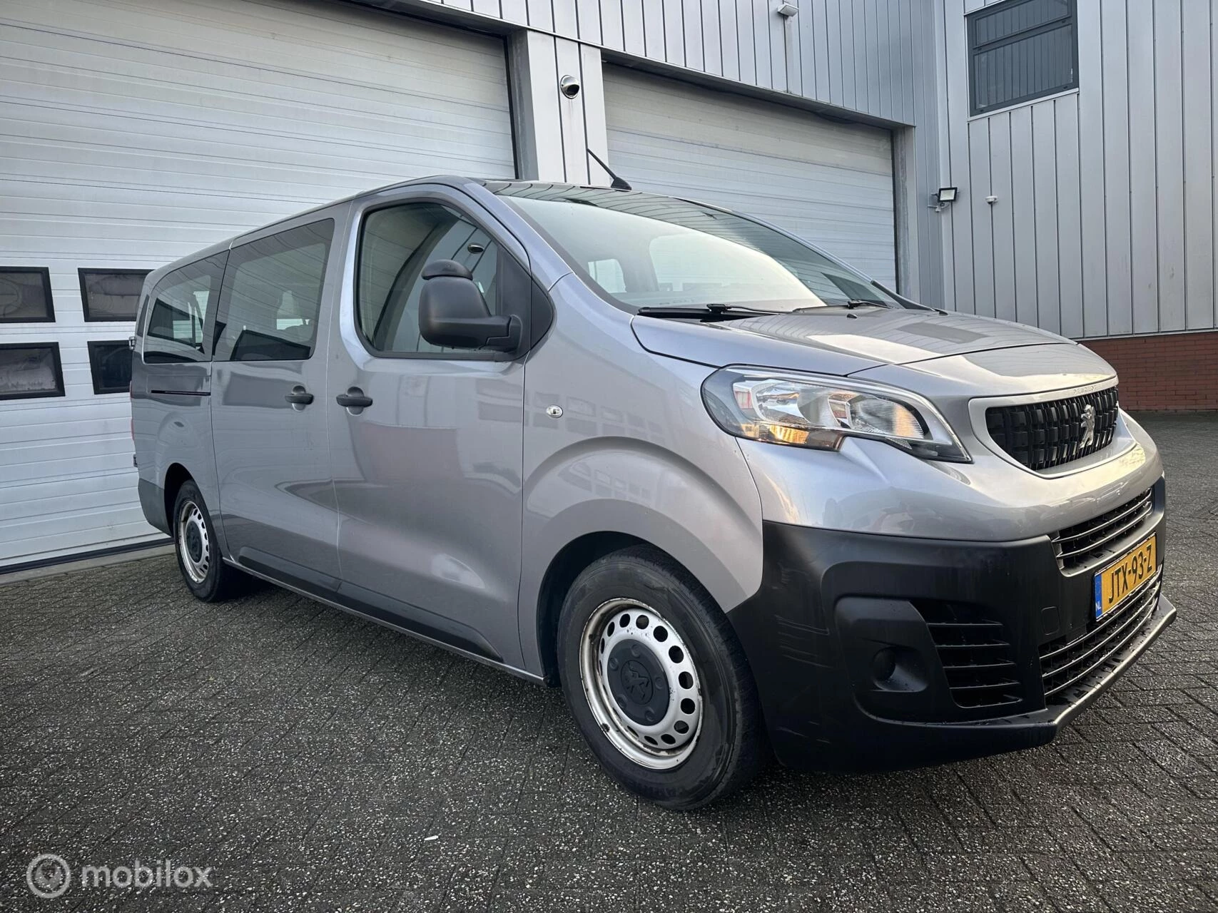 Hoofdafbeelding Peugeot Traveller