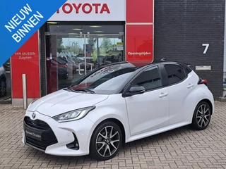 Toyota Yaris 1.5 Hybrid Executive 4-SEIZOENSBANDEN PARKEERCAMERA PANORAMADAK LEDEREN BEKLEDING