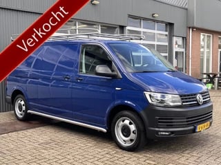 Volkswagen Transporter 2.0 TDI L2H1 150pk Airco Cruise controle Trekhaak 2500kg Kastinrichting Imperiaal Navigatie Apple carplay Telefoonvoorbereiding 2-Persoons Usb 1e eigenaar Euro 6 Bestel