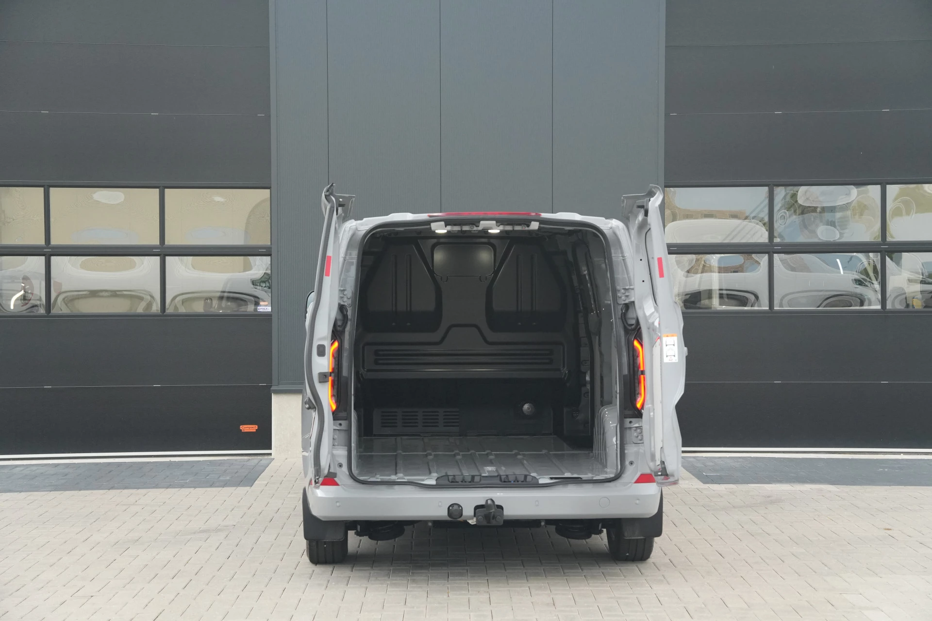 Hoofdafbeelding Ford E-Transit Custom