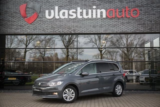 Volkswagen Touran 1.5 TSI Highline 7p , Pano dak, Trekhaak, Adap. cruise,