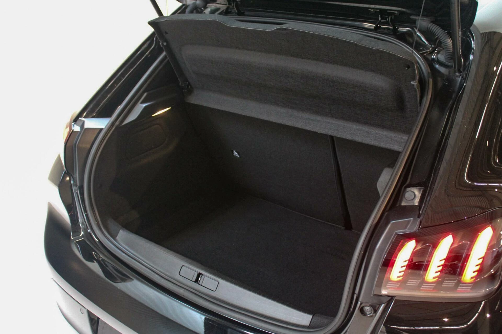 Hoofdafbeelding Peugeot e-208