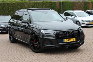 Hoofdafbeelding Audi SQ7 Audi SQ7 4.0 TFSI quattro 7p / Audi Exclusive / Trekhaak / Panoramadak / 360Camera / Head-up / B&O High End / Softclose / Matrix LED / Luchtvering / 22'' / RS Seats / Keyless / Standkachel / Side+Lane Assist / DAB / ACC