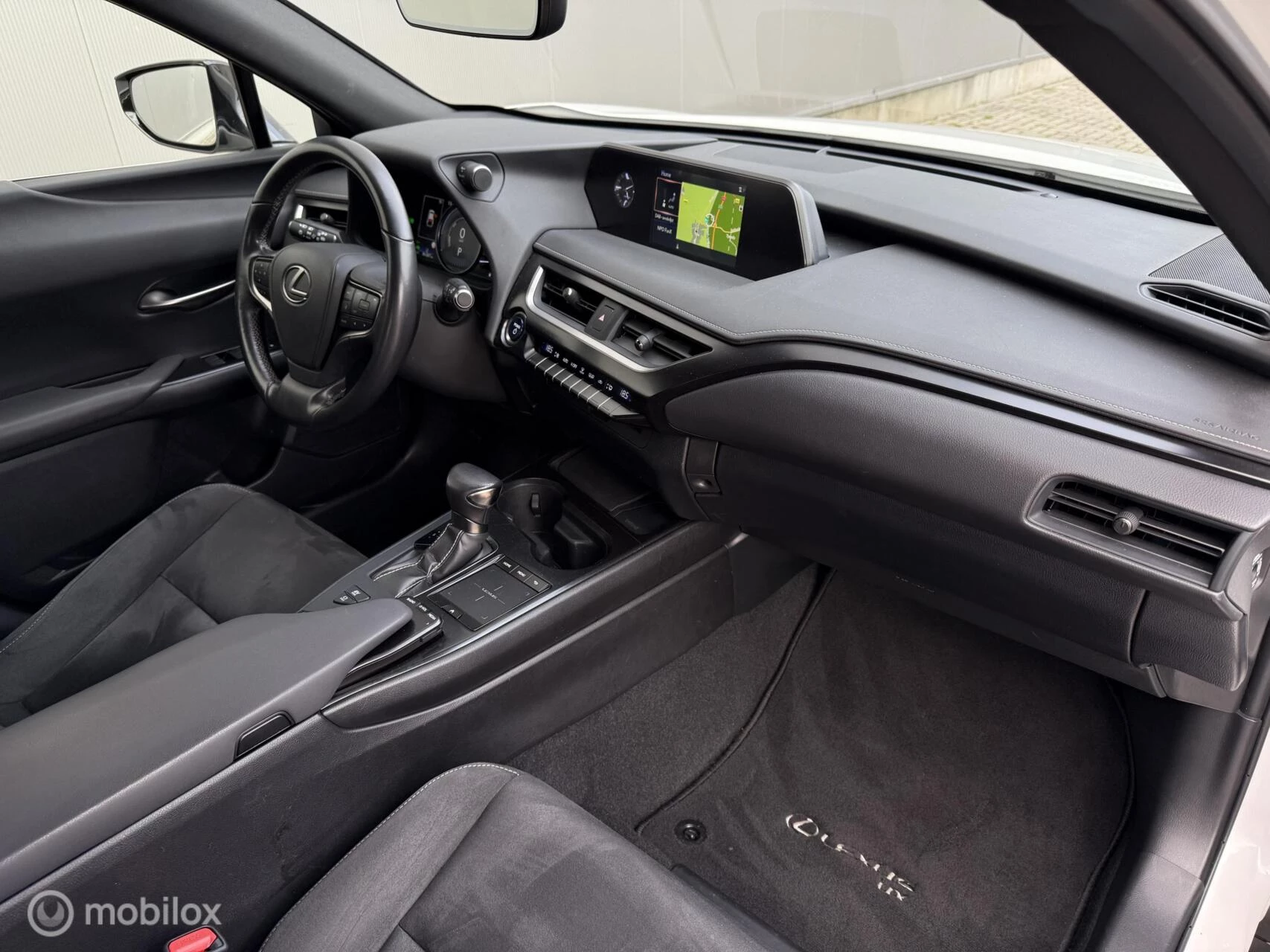 Hoofdafbeelding Lexus UX