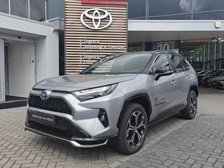Toyota RAV4 2.5 Plug-in Hybrid AWD Bi-Tone Plus STOEL/STUURVERW STOELVENT NAVI 360-CAMERA PARKSENSOREN HEAD-UP APPLE/ANDROID LEDER BLINDSPOT EL-STOEL+GEHEUGEN JBL-AUDIO EL-ACHTERKLEP 19"LMV