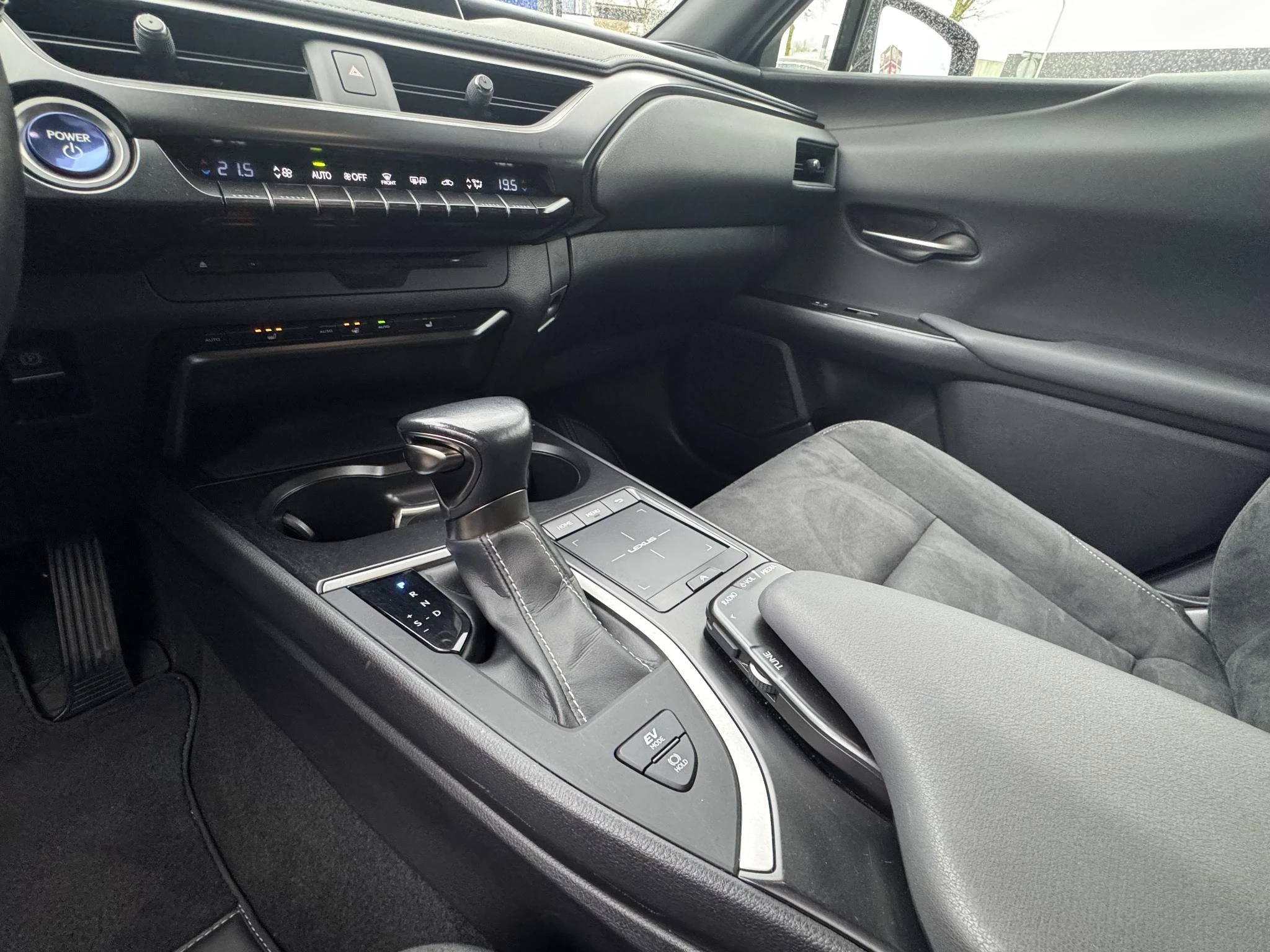 Hoofdafbeelding Lexus UX