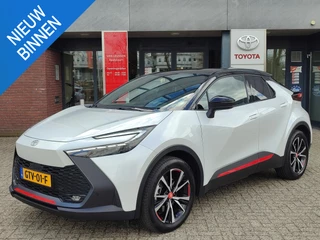 Toyota C-HR 2.0 Plug-in Hybrid 220 FIRST EDITION TREKHAAK STOEL/STUURVERW 360° CAMERA KEYLESS NAVI 18'' LM-VELGEN PARK-SENSOREN CLIMA AD-CRUISE APPLE/ANDROID NL-AUTO 1E-EIG