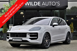 Porsche Cayenne 3.0 S E-Hybrid SportDesign 520pk Krijt Pano SoftClose Trekhaak Head-up InnoDrive Keyless 360-camera Bose