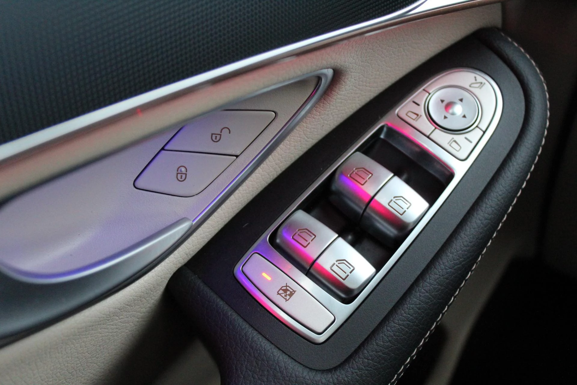 Hoofdafbeelding Mercedes-Benz EQC