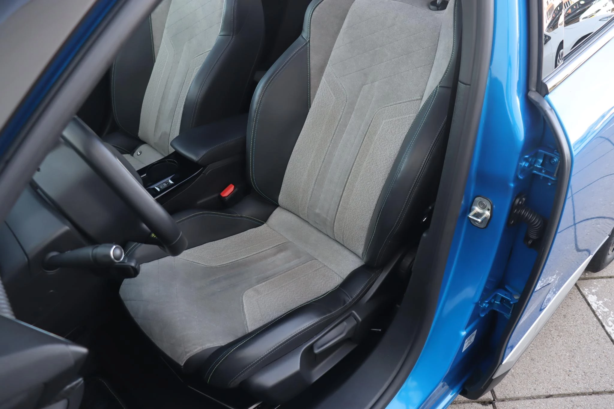 Hoofdafbeelding Peugeot e-2008
