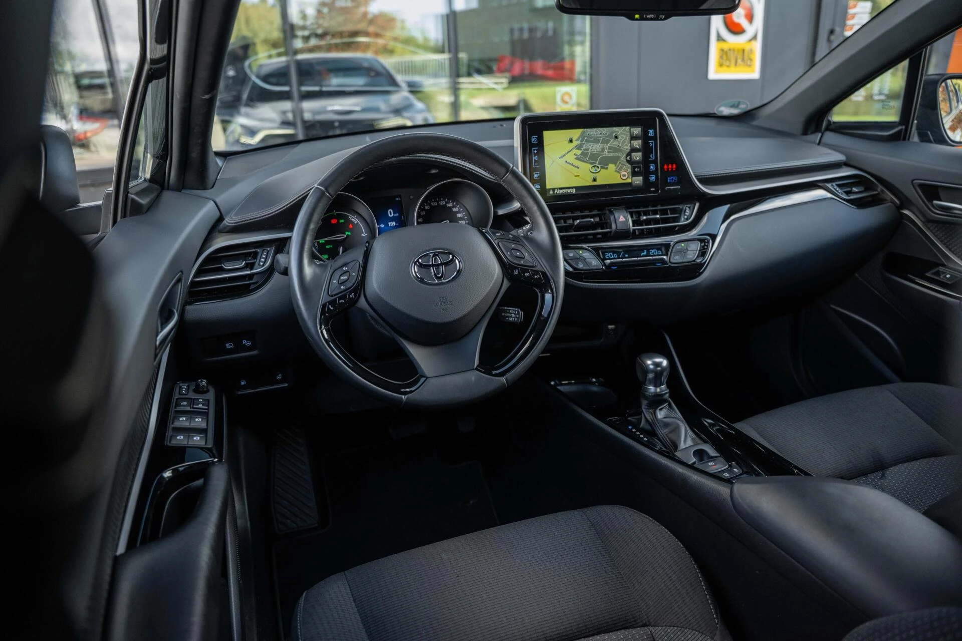 Hoofdafbeelding Toyota C-HR