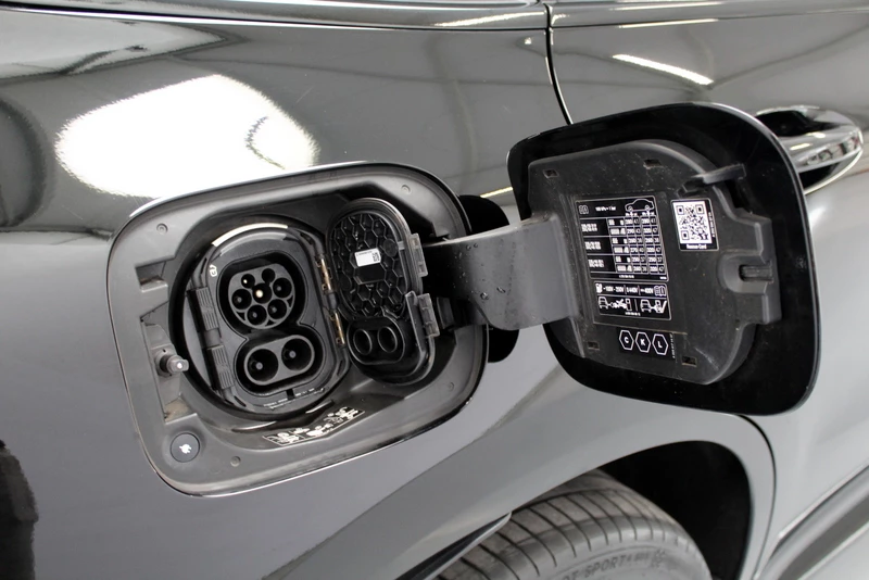 Hoofdafbeelding Mercedes-Benz EQC