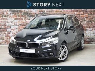 BMW 2 Serie Active Tourer 218i Sport Line Automaat / Navigatiesysteem Plus / Panoramadak / Head-Up Display / Stoelverwarming / Climate Control / / 18 Inch / Cruise Control / Bluethooth / Leder / Sportstoelen /Parkeersensoren voor+achter 