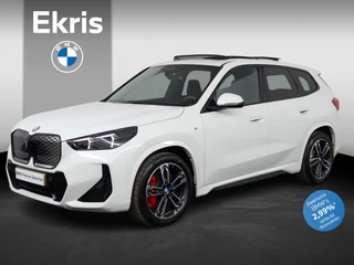BMW iX1 eDrive20 67 kWh | M Sportpakket Pro | Comfort Access | Glazen Panoramadak | Harman-Kardon | Achteruitrijcamera | M Adaptief onderstel | Verwarmde Voorstoelen
