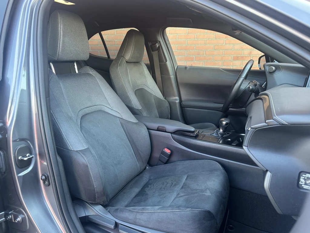 Hoofdafbeelding Lexus UX