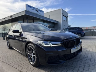 Hoofdafbeelding BMW 5 Serie BMW 5 Serie Touring 530e M-Sport Pano-Dak | Driving assistant prof. | Stoelverw. | Camera |