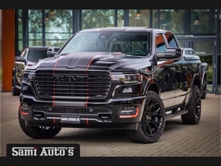 Dodge Ram Pick-Up PREMIUM NIGHT EDITION | MAY 2025 BOM VOL + 14.4 INCH SCHERM BOM VOL | LUCHTVERING | HUD | HURRICAN 420PK 636 Nm TWIN TURBO | PRIJS MET LPG EN COVER EN GARANTIE | DUBBELE CABINE | PICK UP | 5 PERSOONS | DC | GRIJSKENTEKEN | VOORRAAD NR 2232 - 3424