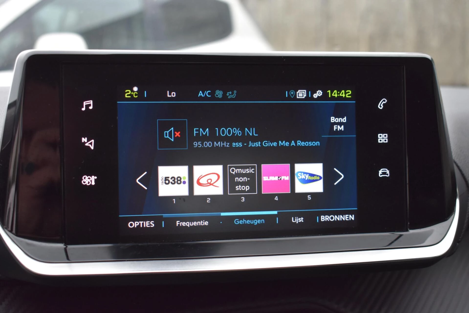 Hoofdafbeelding Peugeot e-208