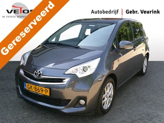 Hoofdafbeelding Toyota Verso-S Toyota Verso-S 1.3 VVT-i Trend Automaat Trekhaak Panorama dak