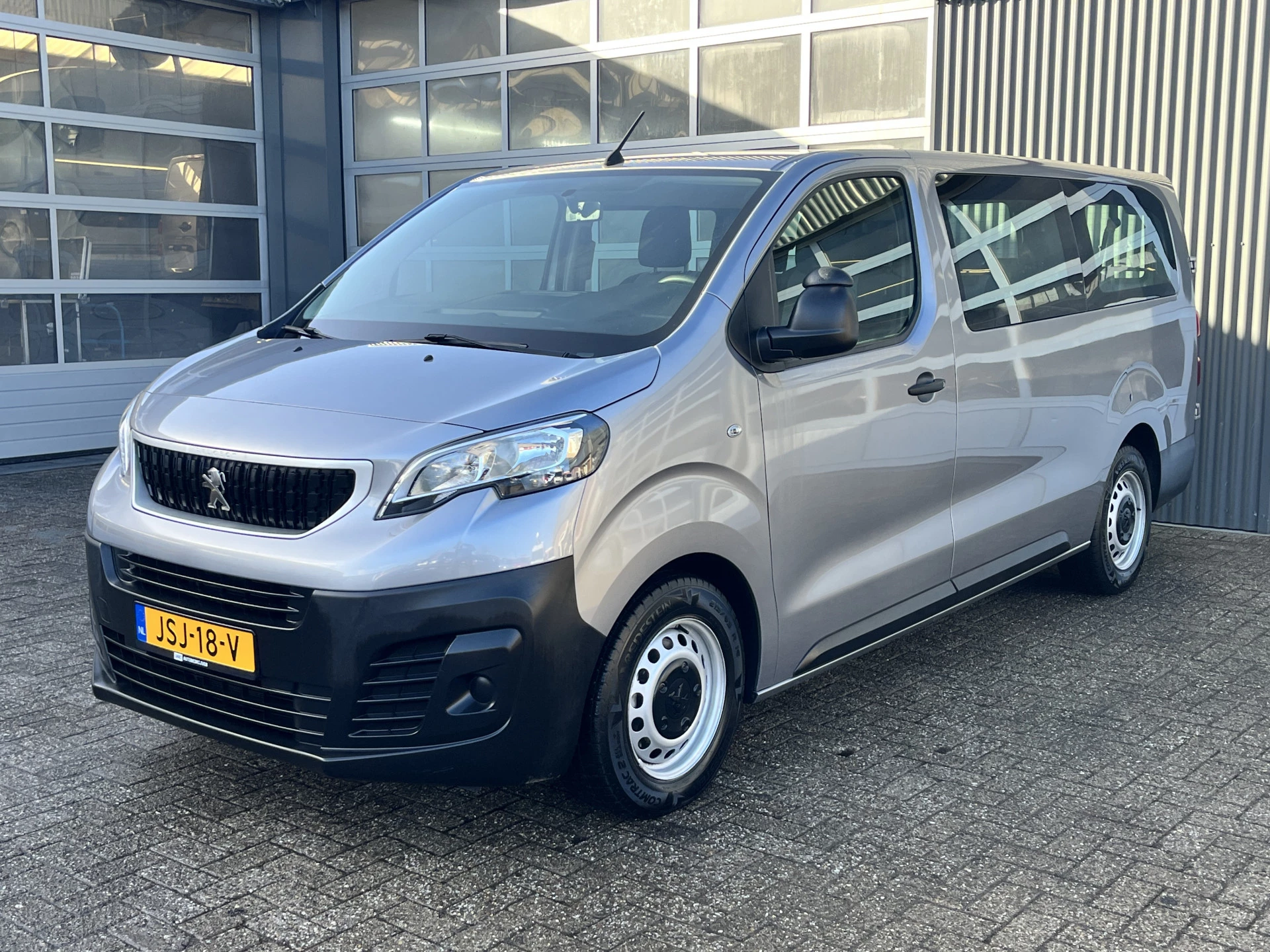 Hoofdafbeelding Peugeot Traveller