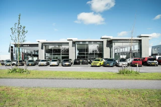 Fiat 600 1.2 Hybrid La Prima | Automaat | PDC | Adapt. Cruise | Clima | Apple Carplay | Stoelverwarming | Keyless | BSM | 18" | Camera