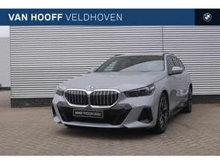 Hoofdafbeelding BMW 5 Serie BMW 5 Serie Touring 530e M Sport Automaat / Trekhaak / Adaptieve LED / Comfort Access / Parking Assistant / Stoelverwarming / M Sportonderstel