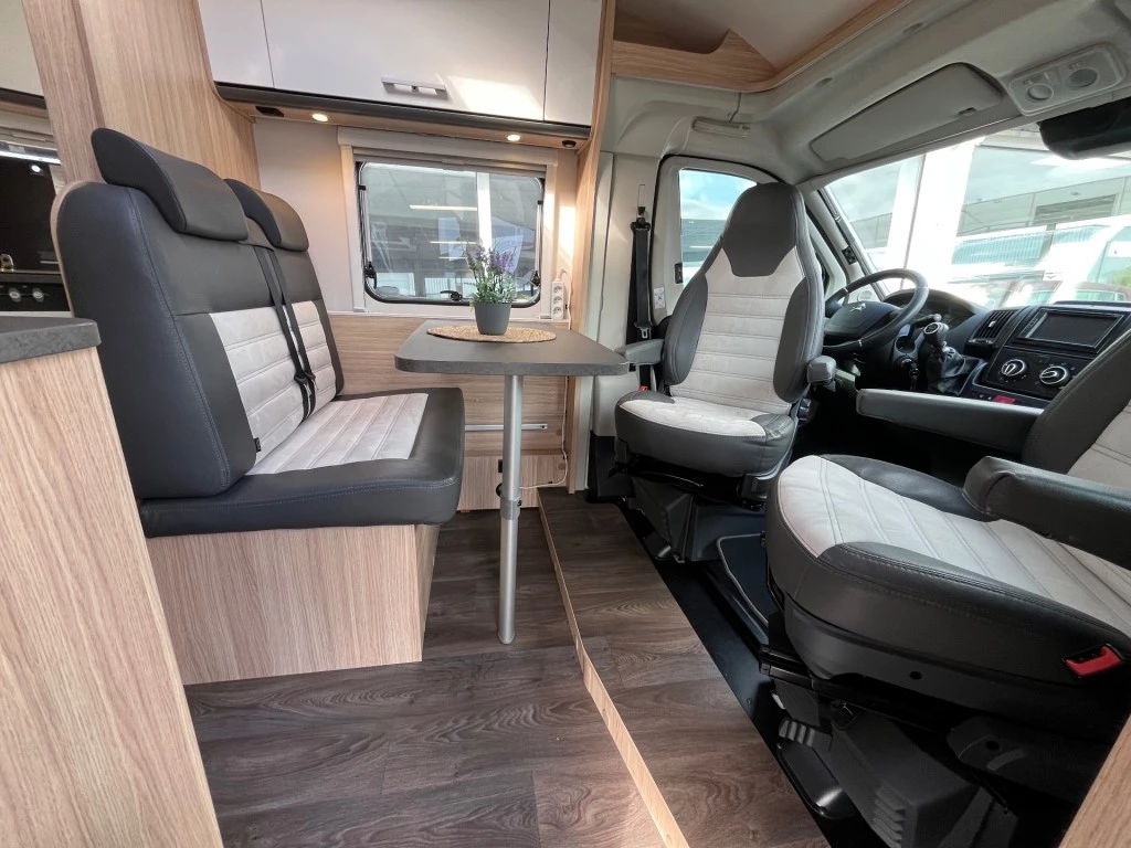 Hoofdafbeelding Sunlight V69 Adventure Ed. Queensbed Zonnepaneel