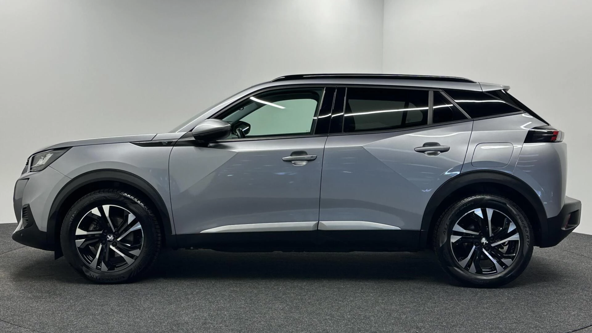 Hoofdafbeelding Peugeot e-2008