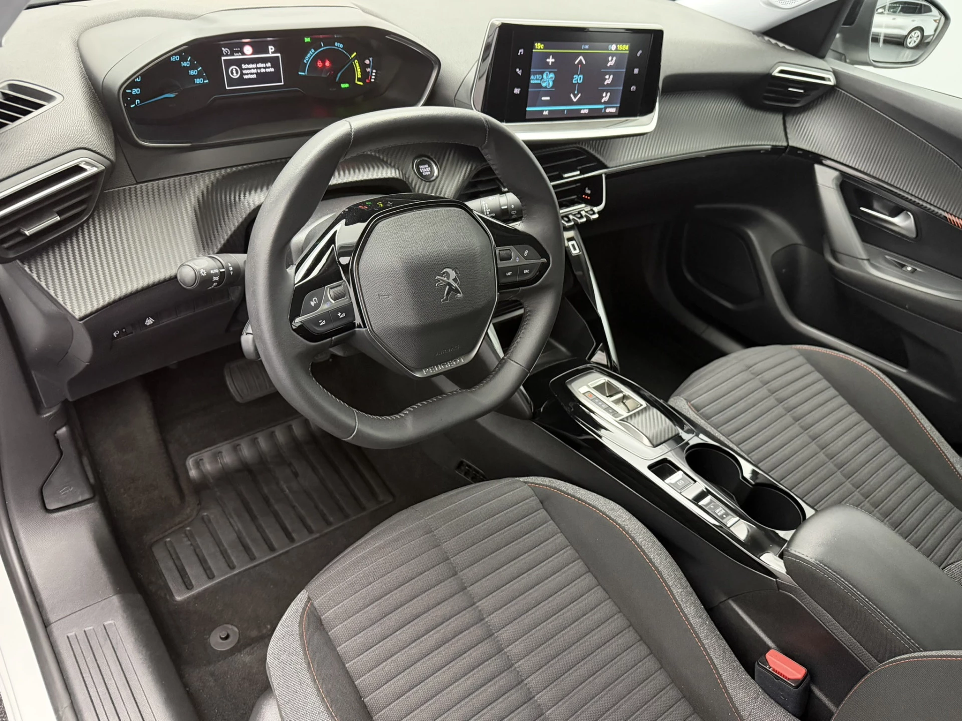 Hoofdafbeelding Peugeot e-2008