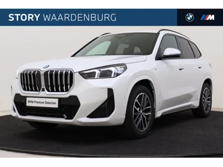 Hoofdafbeelding BMW X1 BMW X1 sDrive20i High Executive M Sport Automaat / Trekhaak / Sportstoelen / Comfort Access / Head-Up / M Adaptief onderstel / Parking Assistant Plus / Live Cockpit Professional