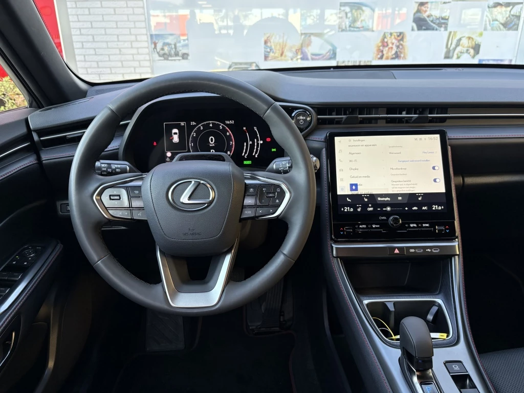 Hoofdafbeelding Lexus LBX