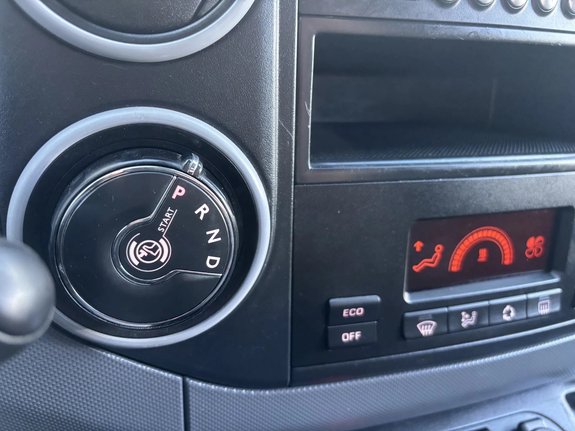 Hoofdafbeelding Peugeot e-Partner