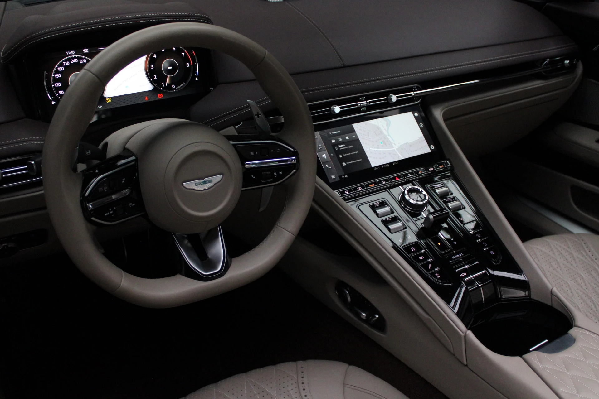 Hoofdafbeelding Aston Martin V8 Volante