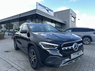 Mercedes-Benz GLA 180 Business Solution Luxury Pano-Dak | Trekhaak | Memory | Leer | Keyless |