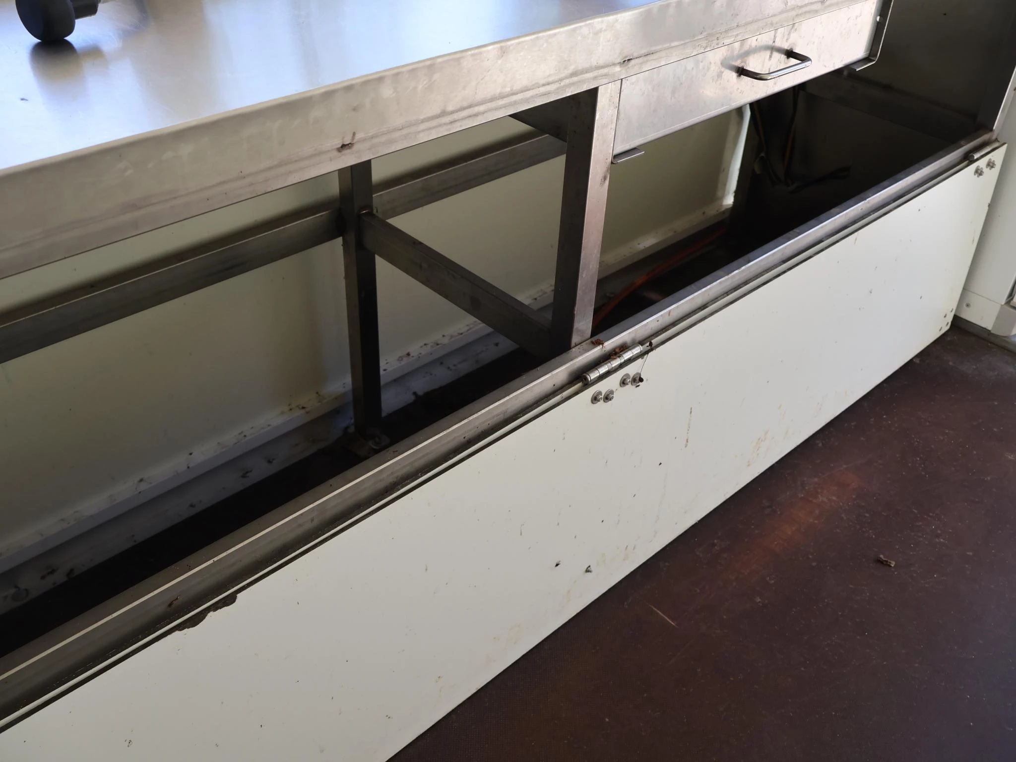 Hoofdafbeelding Dutch trailers DT13H VERKOOPWAGEN AANHANGER MET VERKOOPKLEP