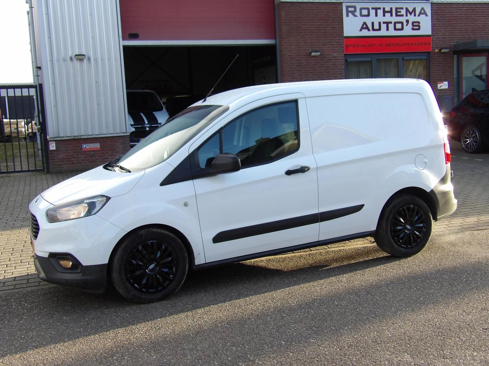 Hoofdafbeelding Ford Transit Courier