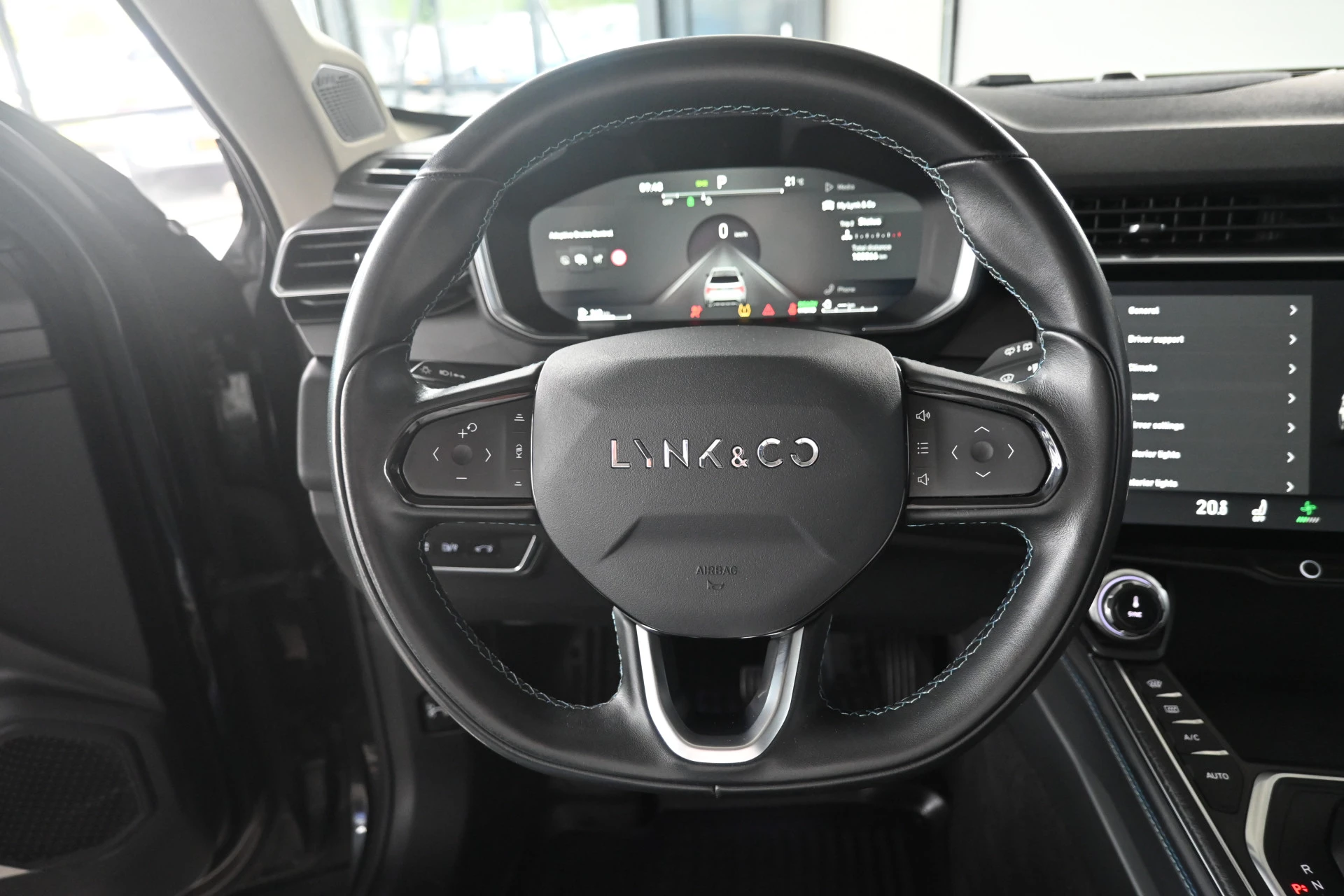 Hoofdafbeelding Lynk & Co 01