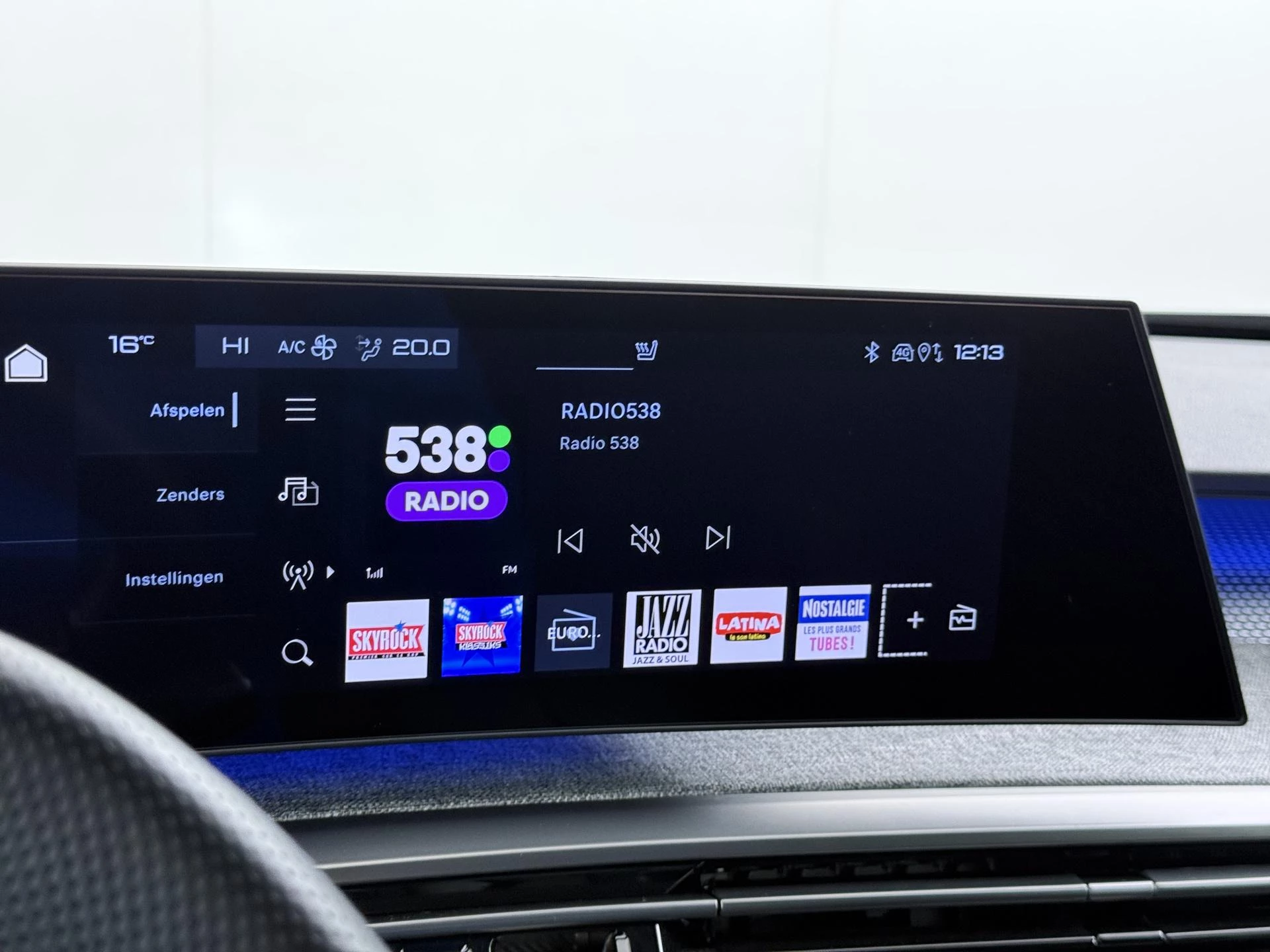 Hoofdafbeelding Peugeot e-3008