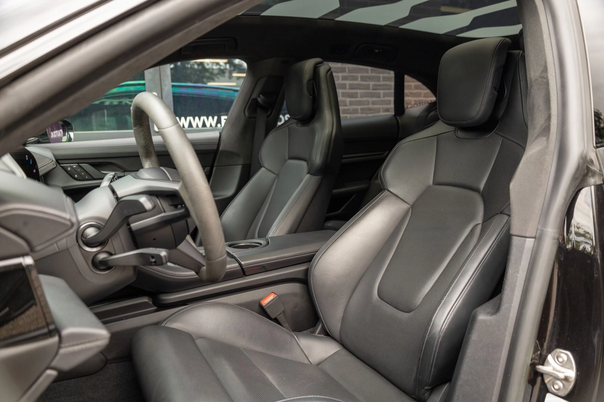 Hoofdafbeelding Porsche Taycan