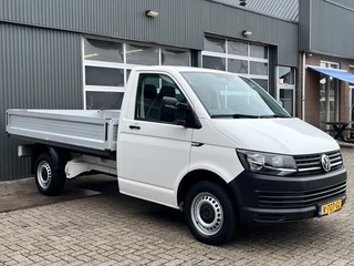 Volkswagen Transporter 2.0 TDI L2H1 150pk Pick up open laadbak Airco Cruise control Bluetooth trekhaak 2500 kg 1e eigenaar Dealer onderhouden P-up Bakwagen Doka Pritsche Ahk 2500kg