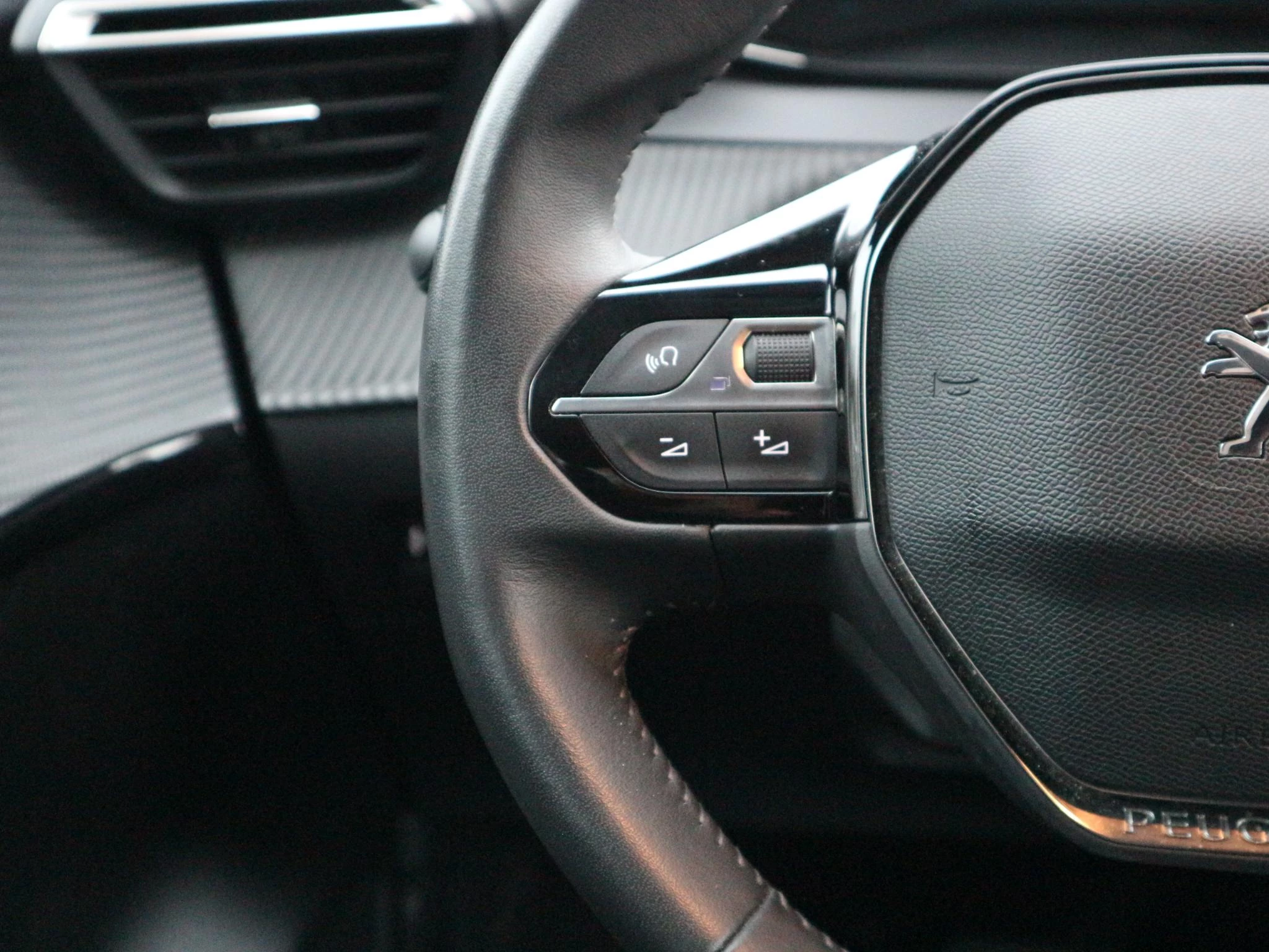 Hoofdafbeelding Peugeot e-208