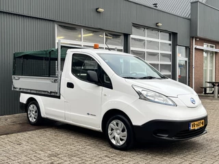 Hoofdafbeelding Nissan e-NV200 Nissan e-NV200 24kWh 100% electrische Pick-up Openlaadbak Airco Cruise controle Telefoonverbinding 2-Persoons Pick-up P-up  Ex gemeente ideaal voor camping groen rijden binnenstad !!